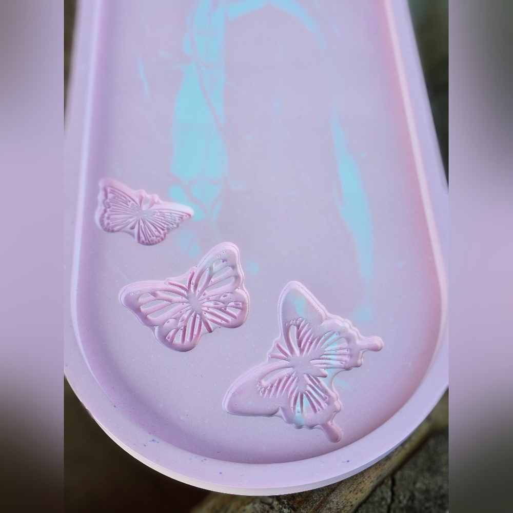 New Handmade Eco Resin Butterfly Tray, Pink - Picture 3 of 6